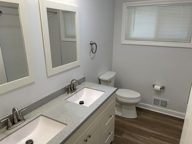 Building Photo - 105 N Phelps Ave