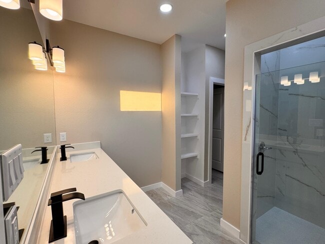 Building Photo - 6702 El Bosal Ln