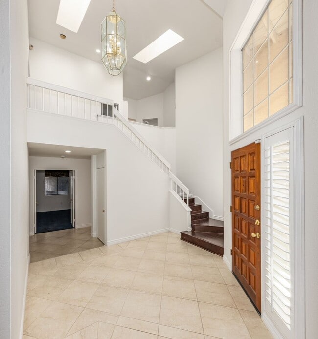 Building Photo - Beautiful Updated Home in Reche Canyon