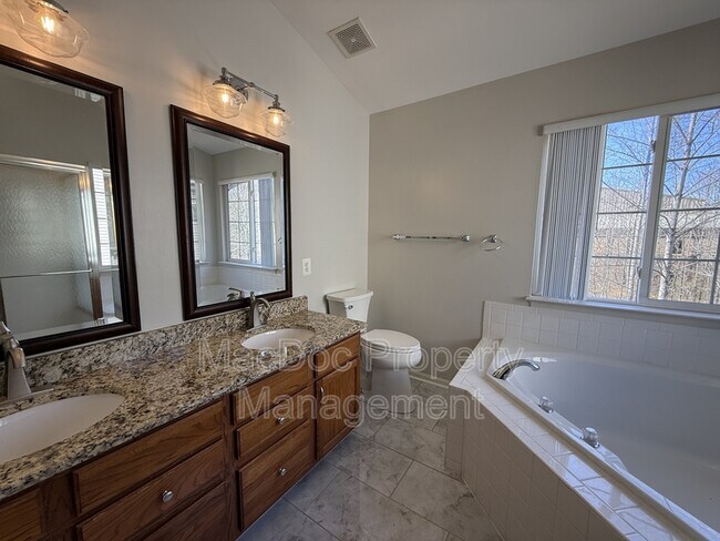 Building Photo - 14 Heatherbrook Ln