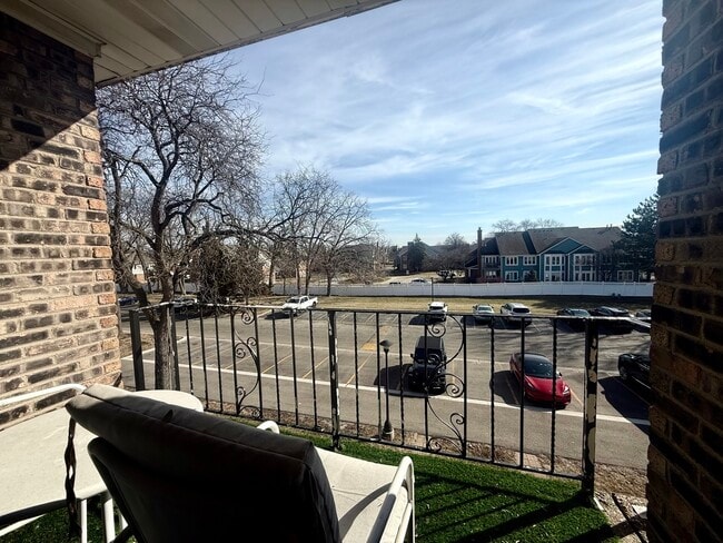 Building Photo - 1533 N Windsor Dr