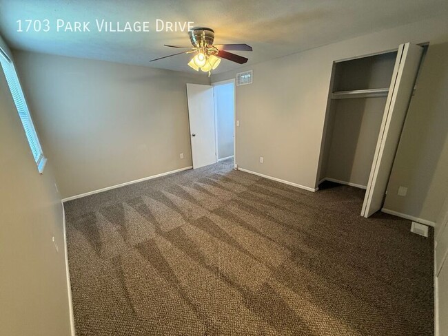 Building Photo - 1703 Park Village Dr
