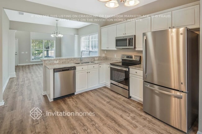 Building Photo - 10437 Roundleaf Dr