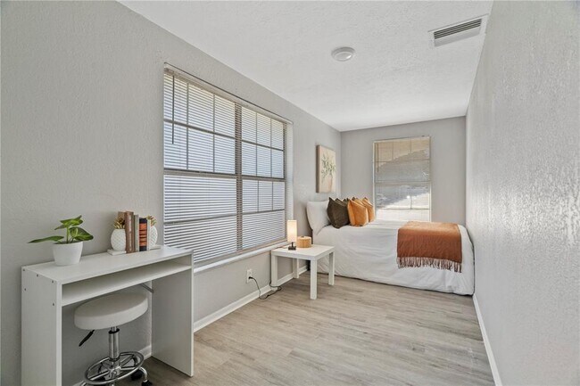 Building Photo - 4220 E Powhatan Ave