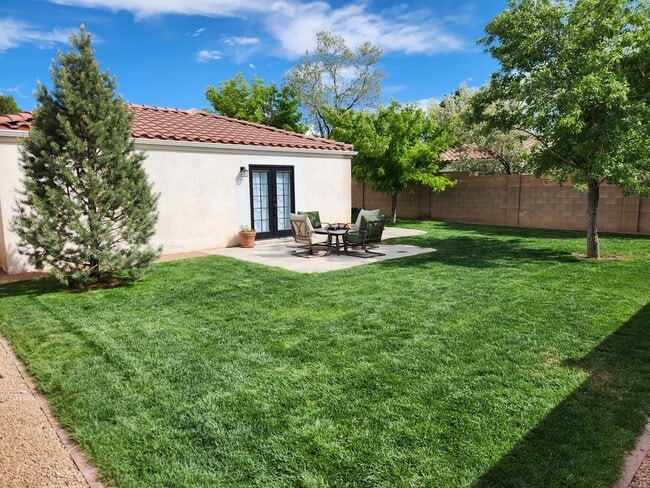 Building Photo - 1304 Villa Campo NE
