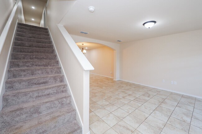 Building Photo - 5609 Montevista Dr