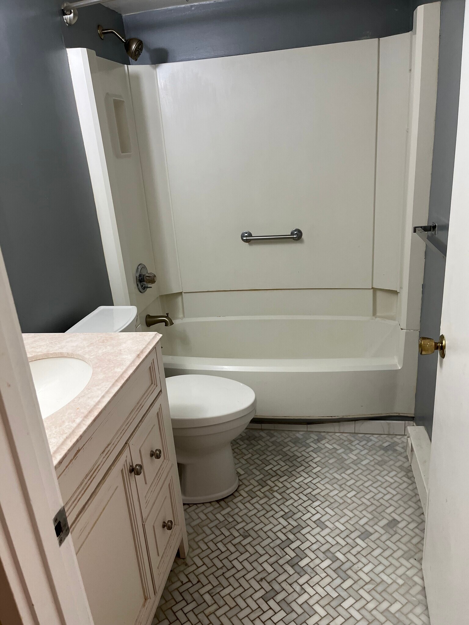 Bathroom - 202 Brook Holw