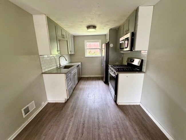 Building Photo - Comfortable 3-Bedroom Ranch with Yard, Garage & Bonus Basement Space
