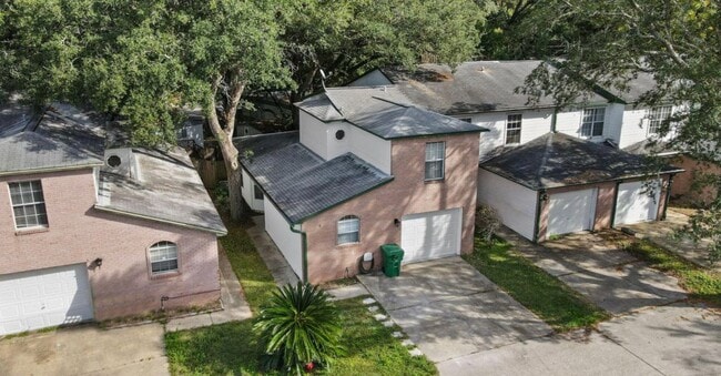 Building Photo - 1810 Hurlburt Rd