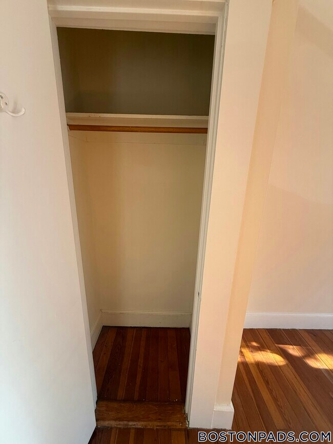 Building Photo - 27 Forest St