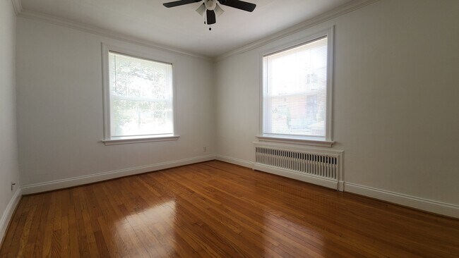 Building Photo - 803 Westwood Dr