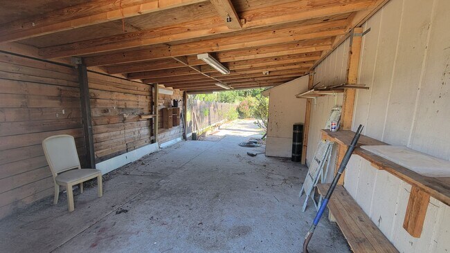 Building Photo - 617 59th Ave Dr W