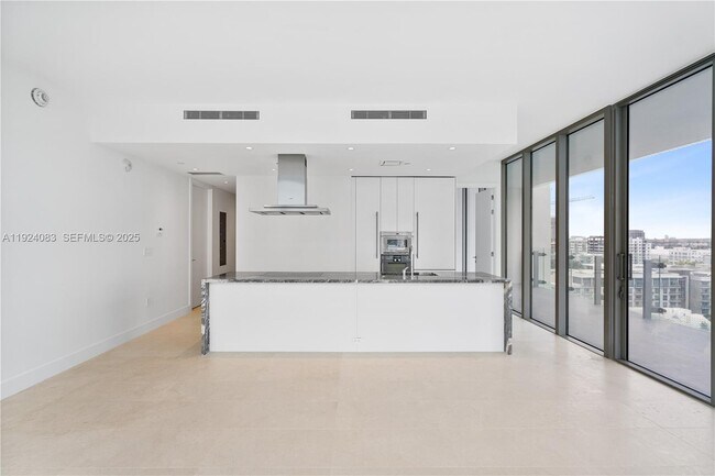 Building Photo - 700 NE 26th Terrace