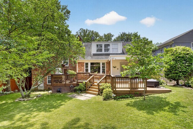 Building Photo - 5703 Cromwell Dr