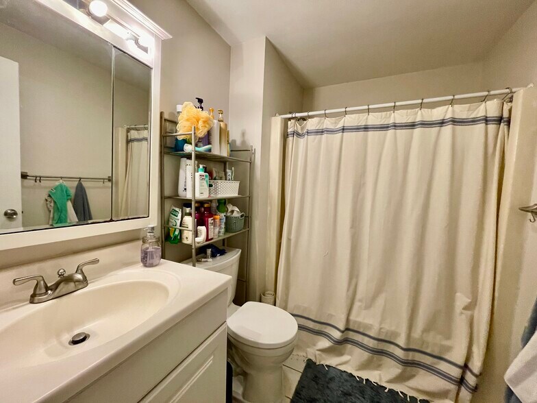 Building Photo - 42 Fenway