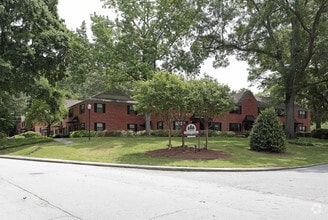 Building Photo - Roswell Court Condos