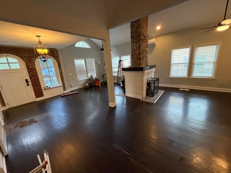 Building Photo - Room in House on Dill Ave SW