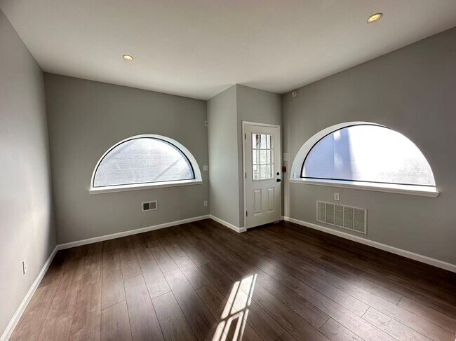 Building Photo - 1650 S Camac St