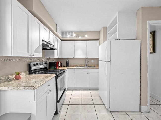 Building Photo - 3609 Townhouse Ct