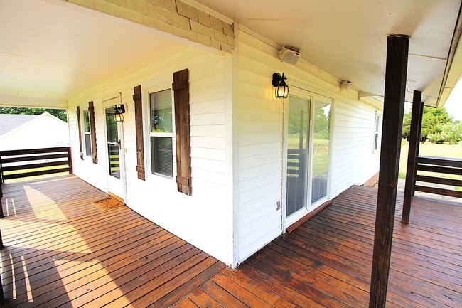 Building Photo - Remodeled 2 Bedroom with a covered porch!