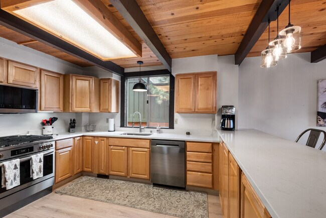 Building Photo - 7639 Forest Glen Dr