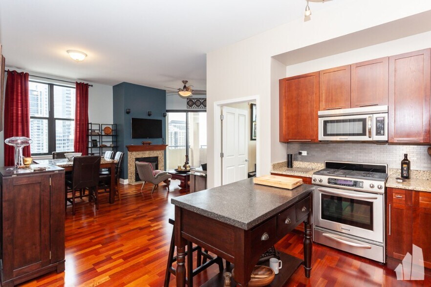 Building Photo - 1464 S MICHIGAN Ave