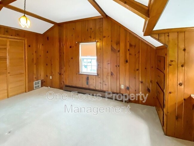 Building Photo - 2216 Lincoln Dr