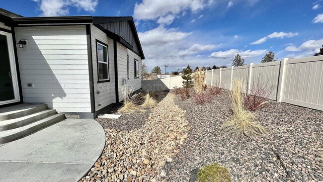 Building Photo - 5782 Saddle Skirt St