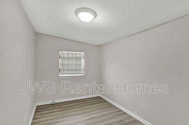 Building Photo - 2032 Whitner St