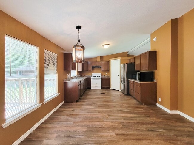 Building Photo - 20284 Forest Woods Ln
