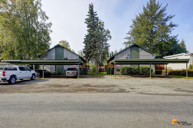 Building Photo - 3806 Iowa Dr
