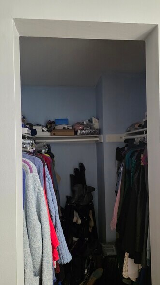 Building Photo - 454 Saint Giles Ct