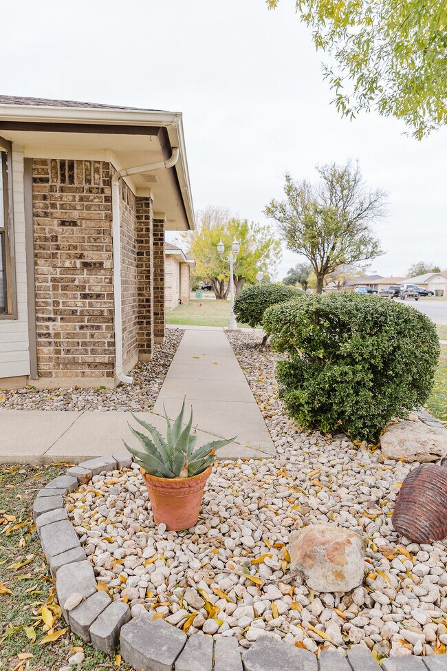 Building Photo - 1105 Gordon Blvd