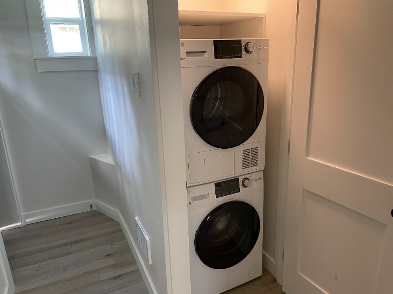 Building Photo - 6113 39th Ave S