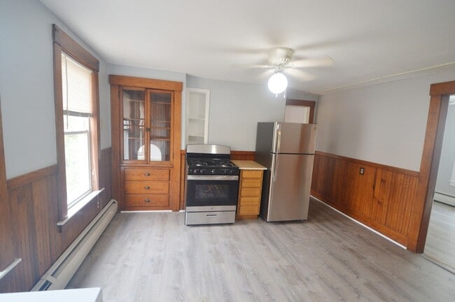 Building Photo - 38 Cascade St