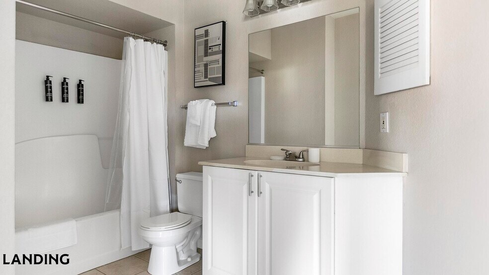 Building Photo - 3695 Island Club Dr