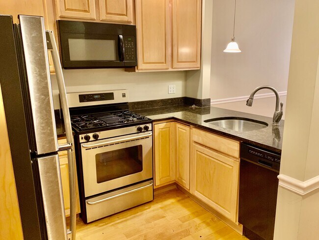 Building Photo - 33 N Bennet St