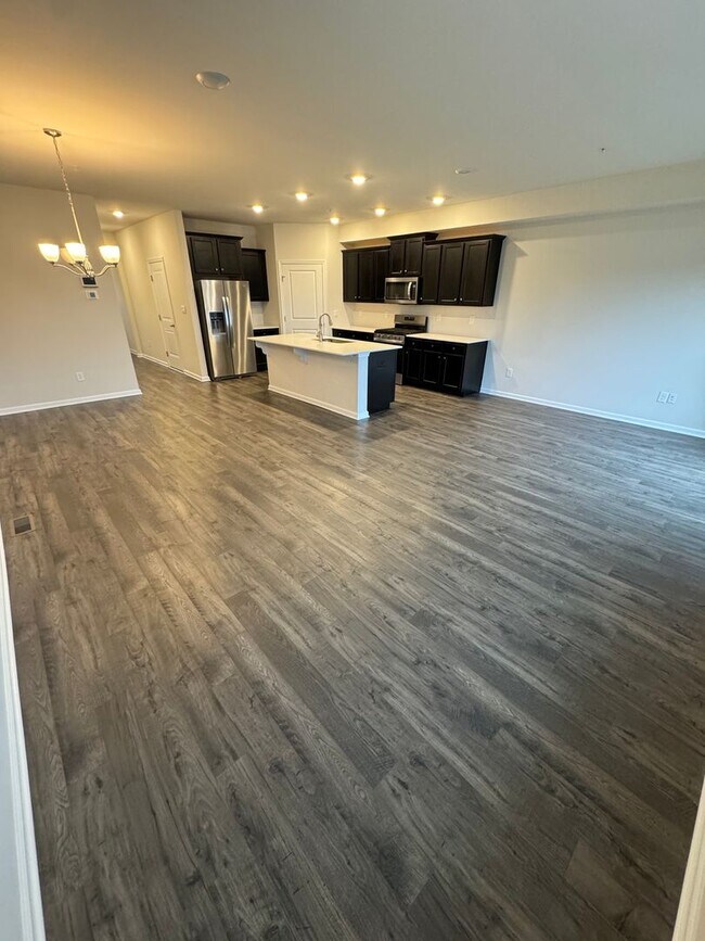 Building Photo - THREE BEDROOM NEW CONSTRUCTION PARKLAND SCHOOLS Townhome