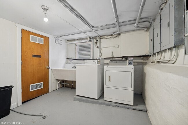 Building Photo - 5359 W Berenice Ave