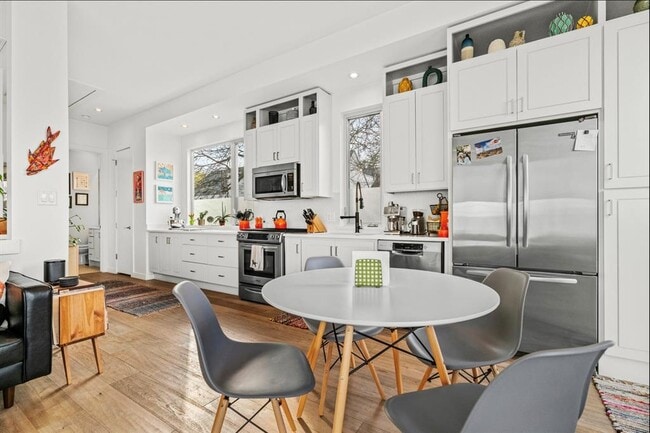 Building Photo - 1608 Ravey St