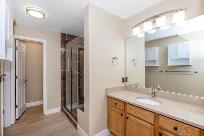 Building Photo - Spacious Patio Home 3 Bed 3 Bath