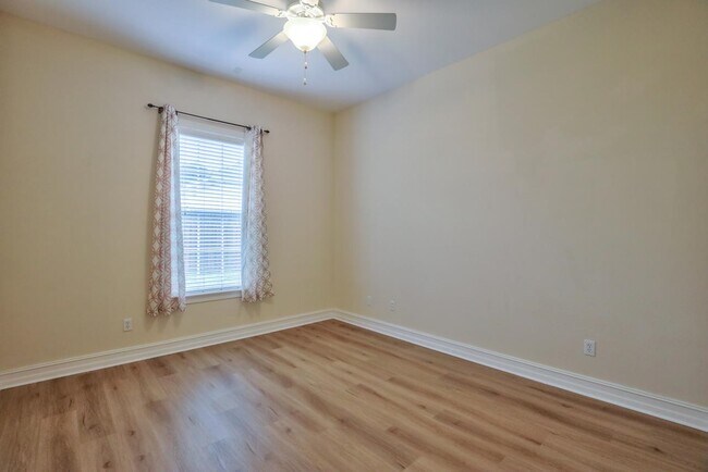 Building Photo - 1661 Harbor Club Dr
