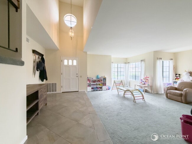 Building Photo - Large Four Bedroom Home for Rent in Moorpark!