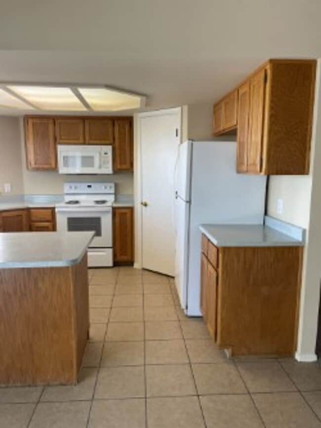 Building Photo - 3639 Tarpon Dr