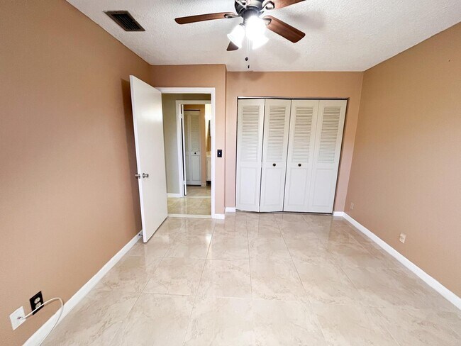 Building Photo - 5939 Forest Hill Blvd