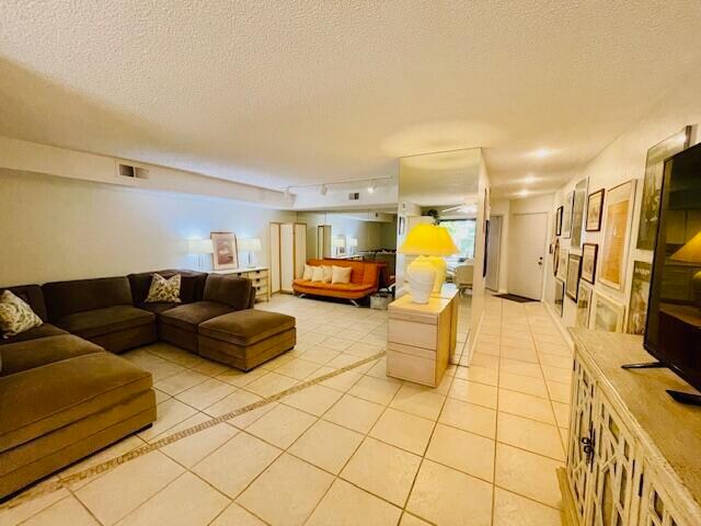 Building Photo - 5285 E Waverly Dr