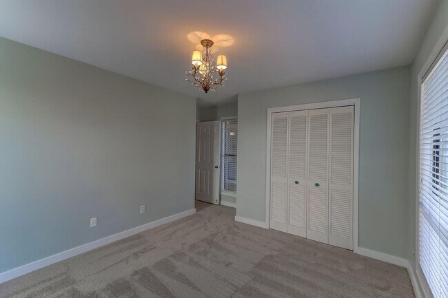 Building Photo - Beautiful 3 BR/2 BA home available in the ...