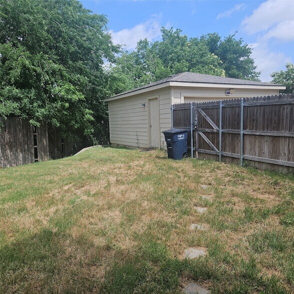 Building Photo - 10741 Traymore Dr