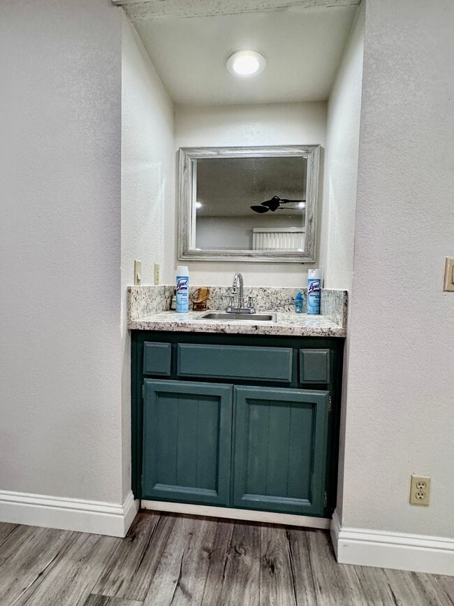 Building Photo - NOW AVAILABLE - 4 BED, 3 BATH, 2 CAR GARAG...
