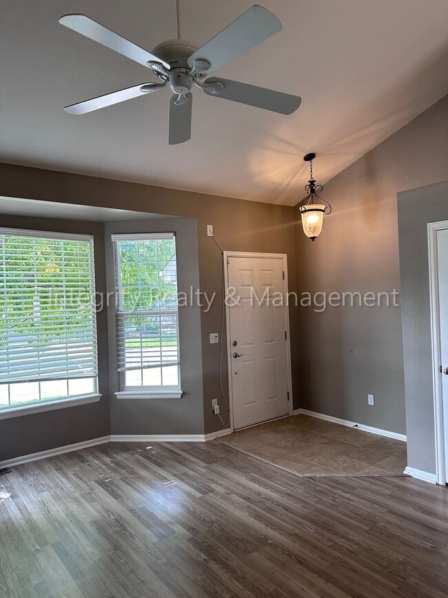 Building Photo - 1041 W Laurenwood Ln